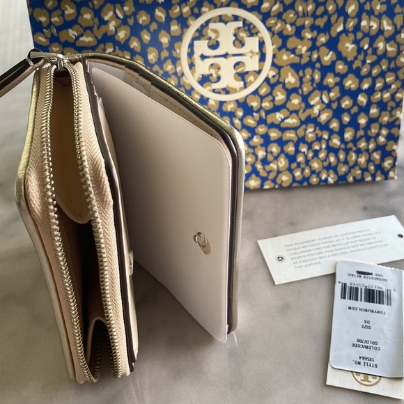 TORY BURCH Kira Chevron Metallic Bi-fold Wallet - Picture 7 of 8